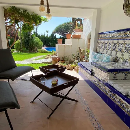 Holiday home Private Pool & Garden - Walk To Beach & Marbella