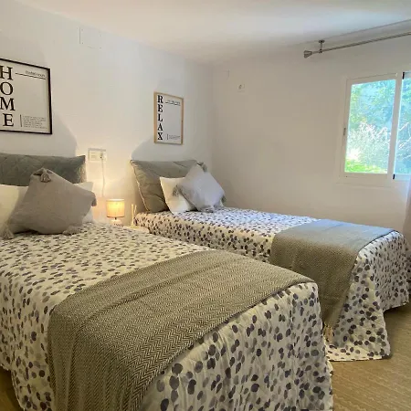Private Pool & Garden - Walk To Beach & Holiday home *