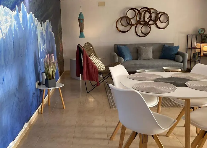 Private Pool & Garden - Walk To & * Marbellac