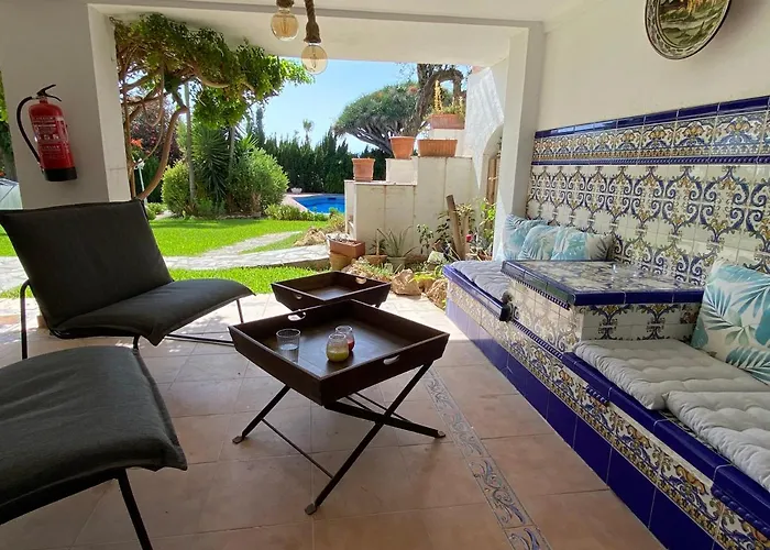 Hébergement de vacances Private Pool & Garden - Walk To & Marbellac
