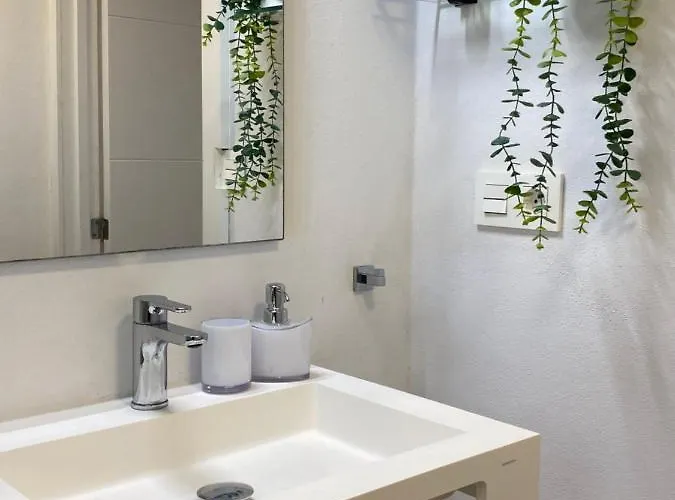 Private Pool & Garden - Walk To & Hébergement de vacances *