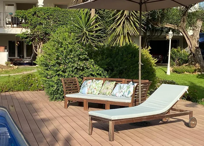 Private Pool & Garden - Walk To & Hébergement de vacances