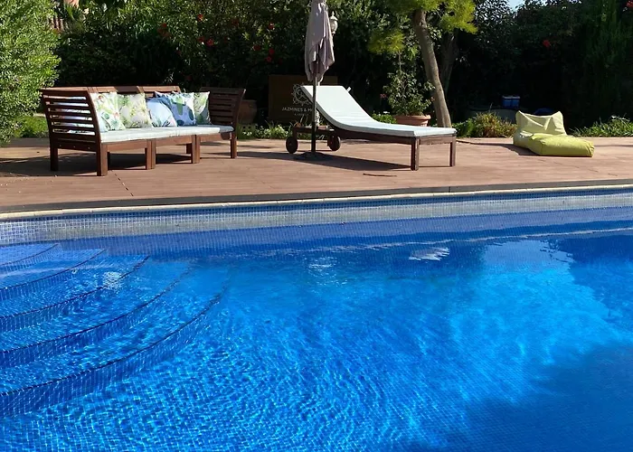 Hébergement de vacances Private Pool & Garden - Walk To &